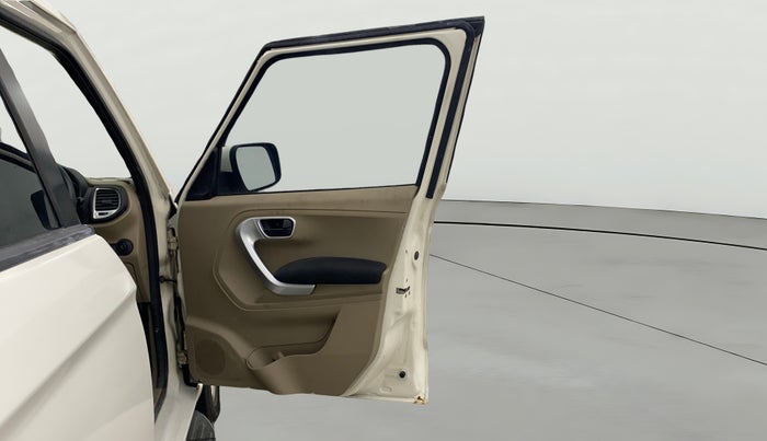 2018 Mahindra TUV 300 PLUS P8, Diesel, Manual, 31,709 km, RHS Front Door