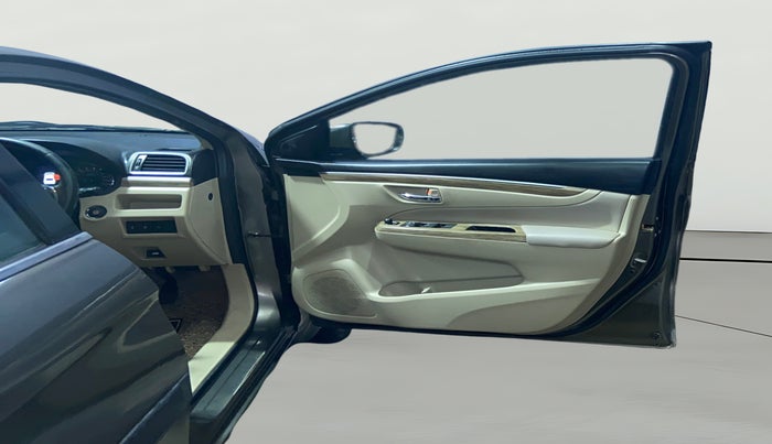 2018 Maruti Ciaz ALPHA  AT 1.5 SHVS PETROL, Petrol, Automatic, 91,756 km, RHS Front Door