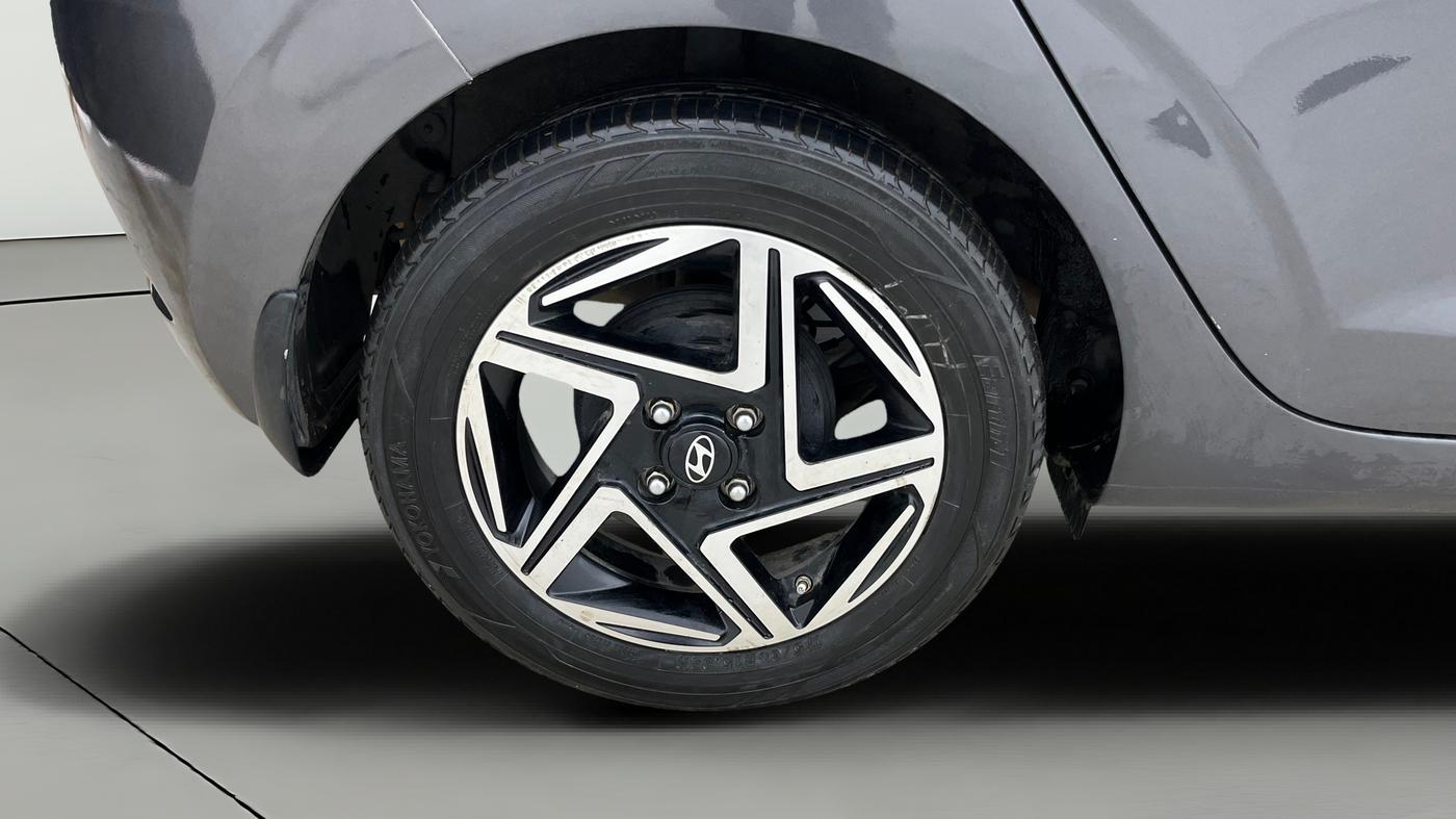 2024 Hyundai GRAND I10 NIOS ASTA AMT 1.2 KAPPA VTVT, Petrol, Automatic, 22,794 km, Right Rear Wheel