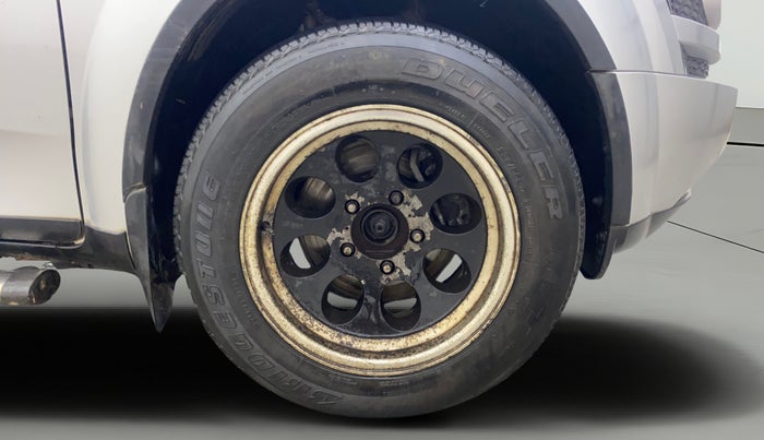 2013 Mahindra XUV500 W6, Diesel, Manual, 1,20,365 km, Right Front Wheel