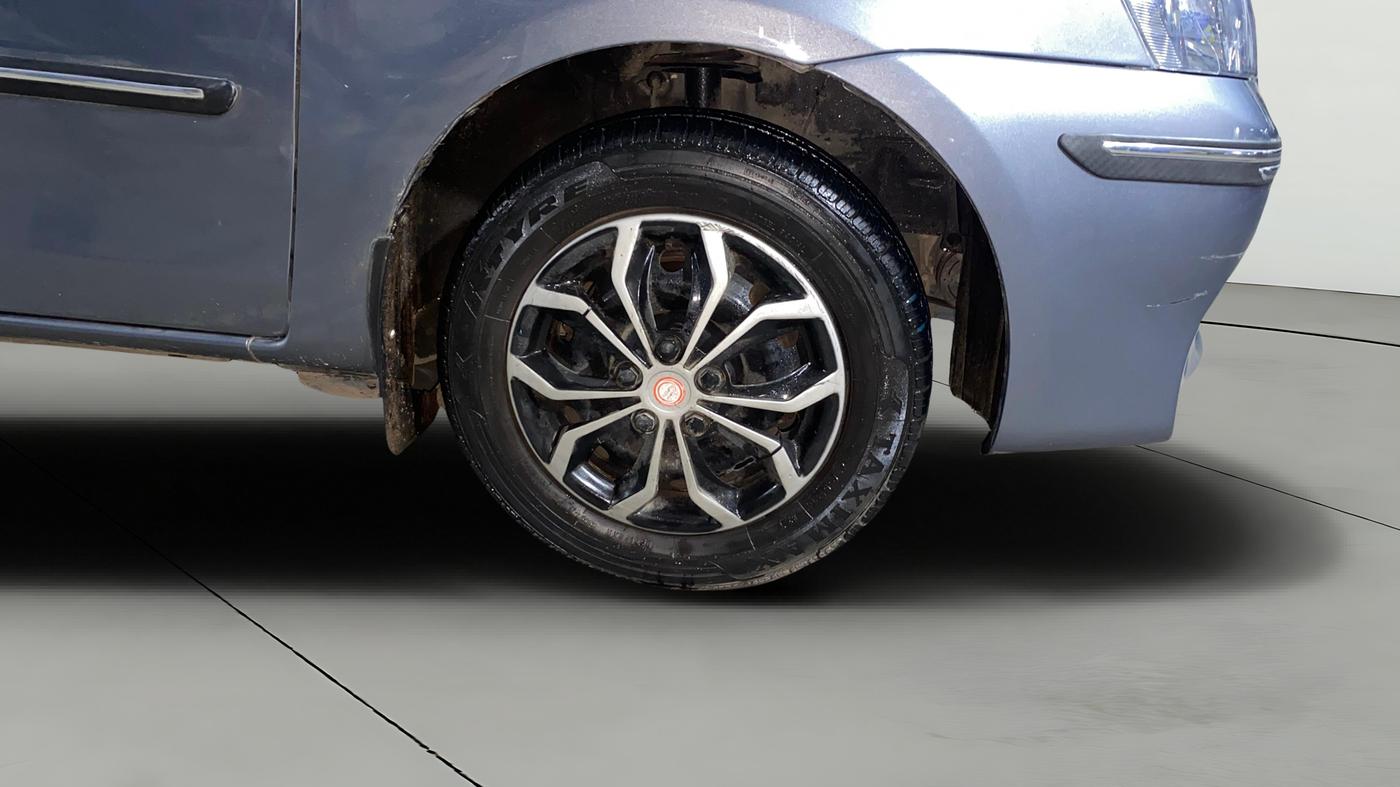2013 Toyota Etios Liva GD, Diesel, Manual, 75,462 km, Right Front Wheel