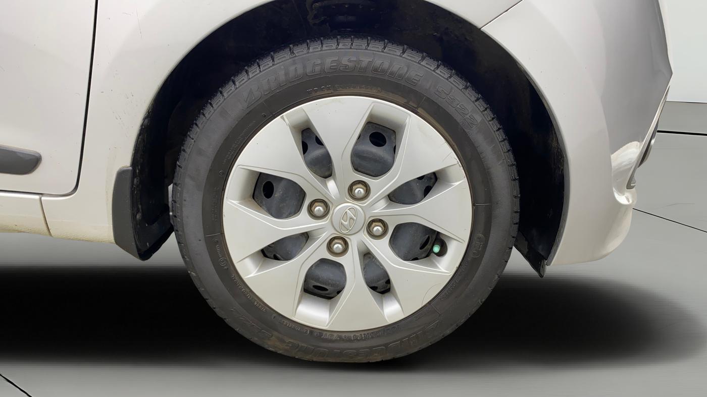 2016 Hyundai Xcent S AT 1.2, Petrol, Automatic, 65,303 km, Right Front Wheel
