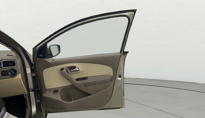 2013 Skoda Rapid AMBITION 1.6 TDI CR MT PLUS, Diesel, Manual, 1,04,812 km, RHS Front Door