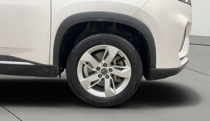 2021 MG HECTOR PLUS SUPER 1.5 PETROL TURBO HYBRID MT 7-STR, Petrol, Manual, 91,637 km, Right Front Wheel