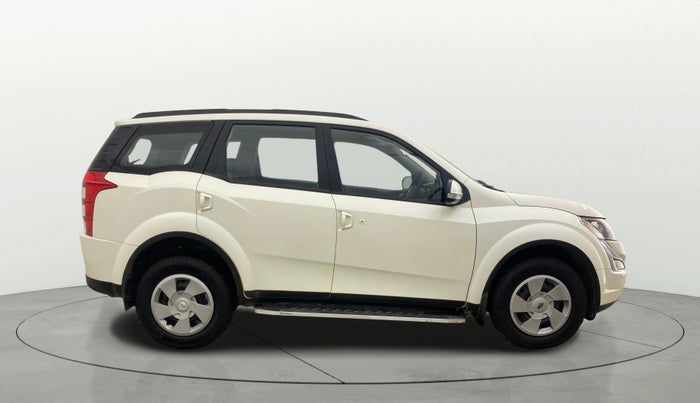 2017 Mahindra XUV500 W6, Diesel, Manual, 25,130 km, Right Side View