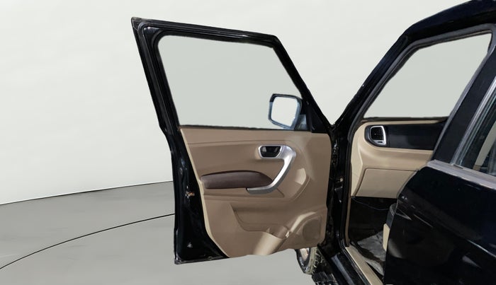 2015 Mahindra TUV300 T8, Diesel, Manual, 1,48,651 km, LHS Front Door