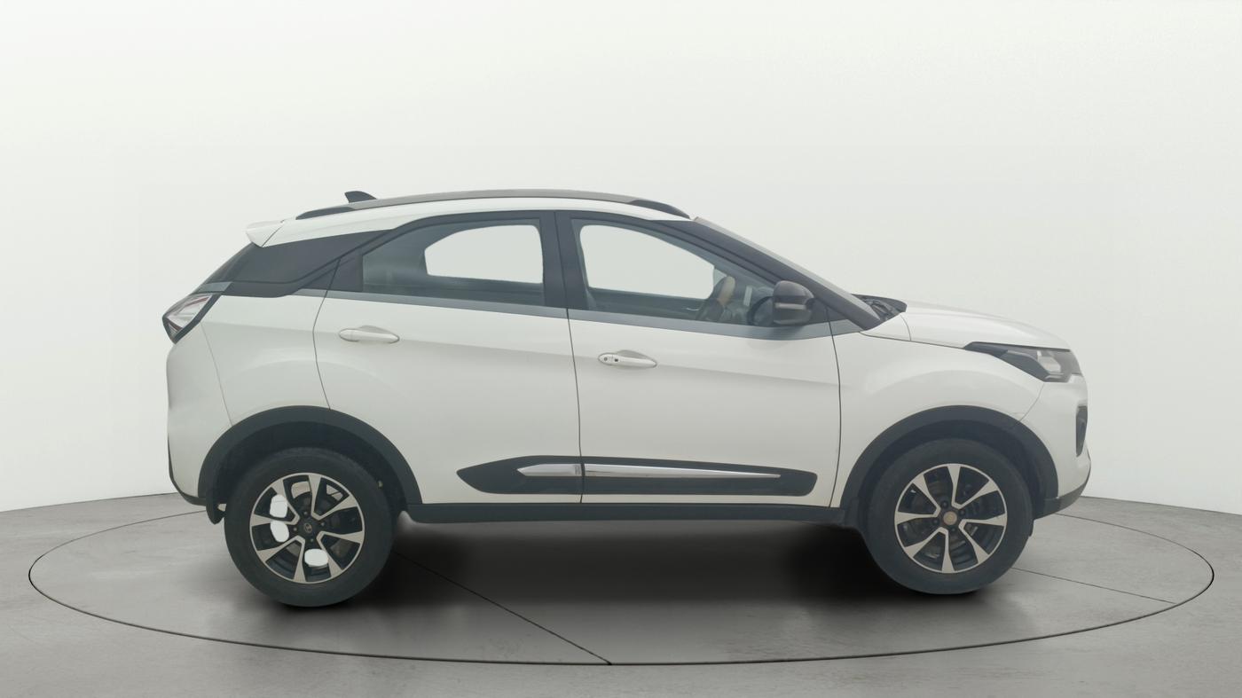 2020 Tata NEXON XZA PLUS SUNROOF DIESEL, Diesel, Automatic, 1,16,060 km, Right Side View