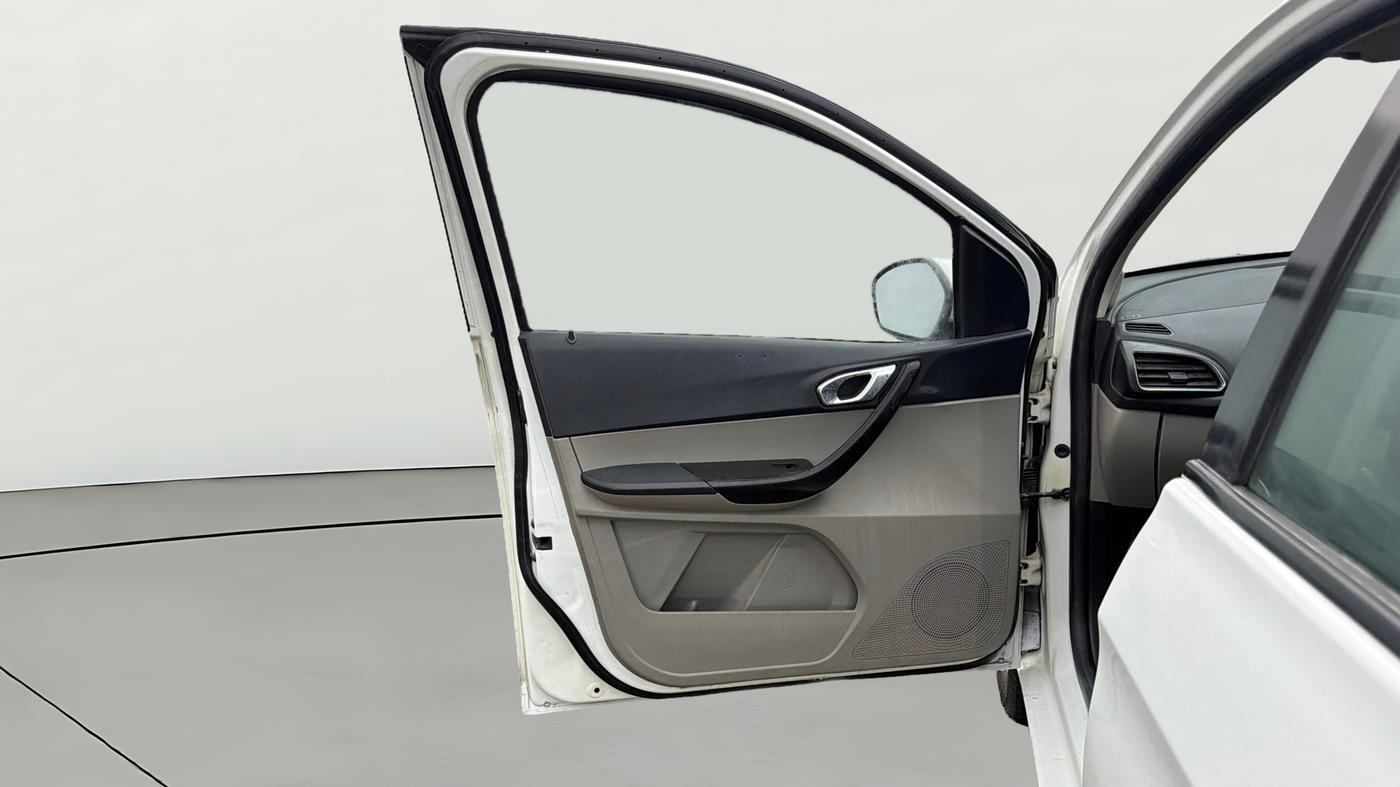 2018 Tata Tiago XZ PETROL, CNG, Manual, 1,17,606 km, LHS Front Door