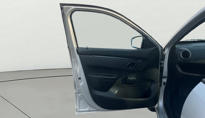 2017 Renault Kwid RXL, Petrol, Manual, 66,012 km, LHS Front Door