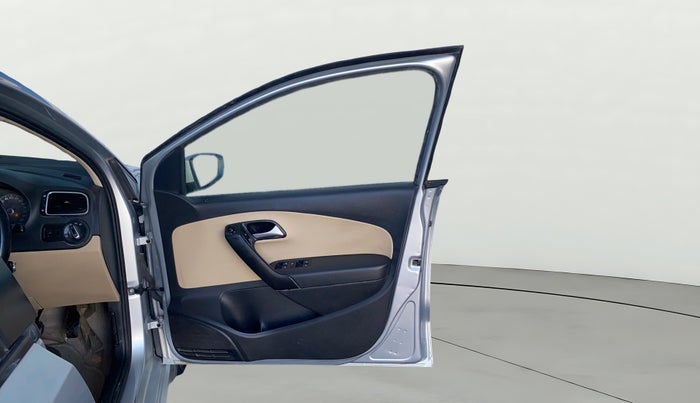 2017 Volkswagen Polo HIGHLINE1.2L, Petrol, Manual, 65,838 km, RHS Front Door