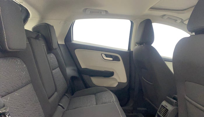 2023 Tata ALTROZ XZ + SUNROOF, Petrol, Manual, 47,293 km, Right Side Rear Door Cabin
