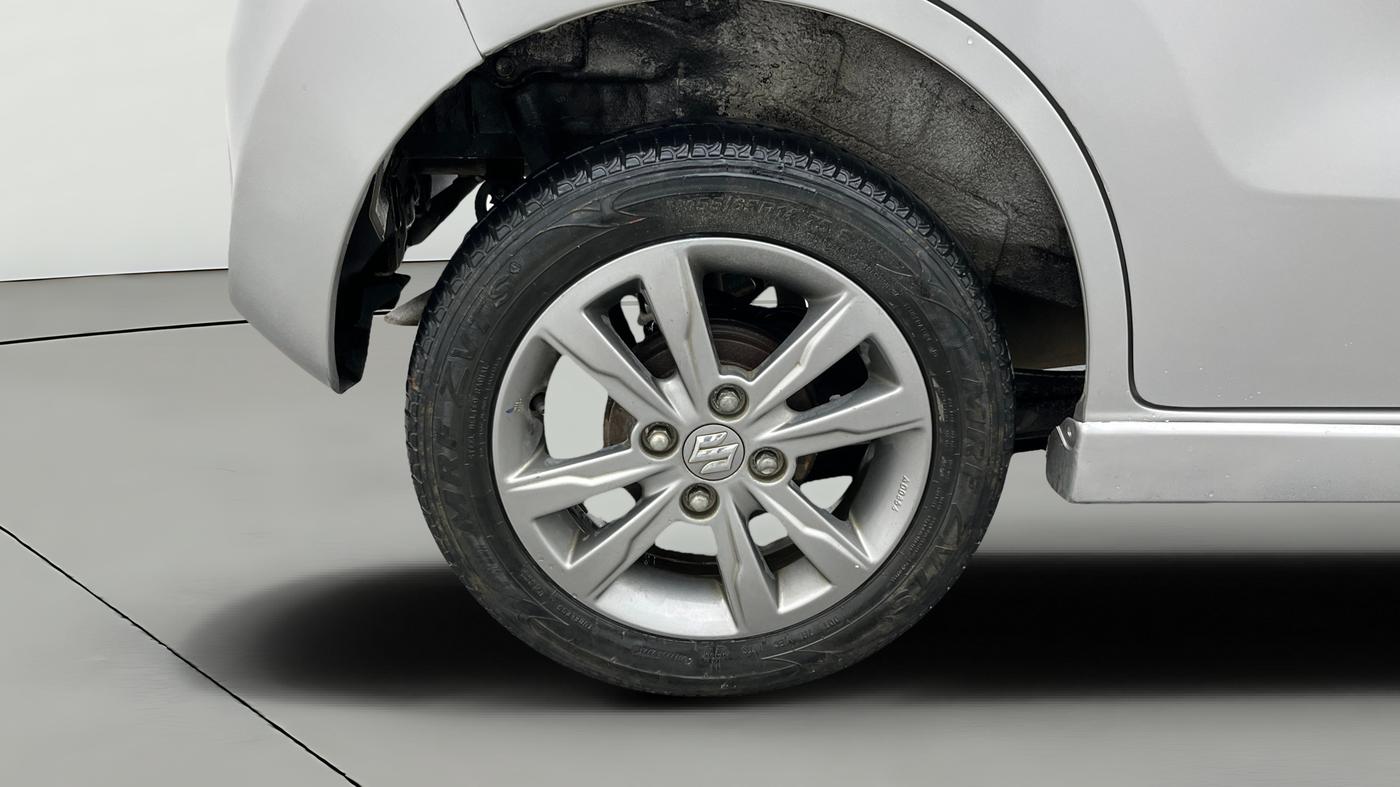 2013 Maruti Wagon R Stingray VXI, Petrol, Manual, 27,804 km, Right Rear Wheel