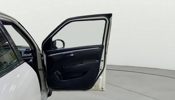 2015 Maruti Swift VXI, Petrol, Manual, 1,15,730 km, RHS Front Door