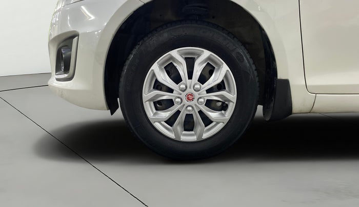 2015 Maruti Swift VXI, Petrol, Manual, 1,15,730 km, Left Front Wheel
