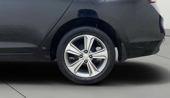 2017 Hyundai Verna 1.6 VTVT SX (O) AT, Petrol, Automatic, 93,308 km, Left Rear Wheel