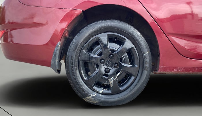 2015 Hyundai Verna FLUIDIC 1.6 CRDI EX, Diesel, Manual, 1,08,808 km, Right Rear Wheel