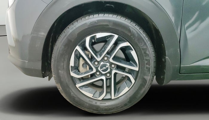 2022 KIA CARENS PRESTIGE PLUS 1.4 PETROL 7 STR, Petrol, Manual, 1,21,761 km, Left Front Wheel
