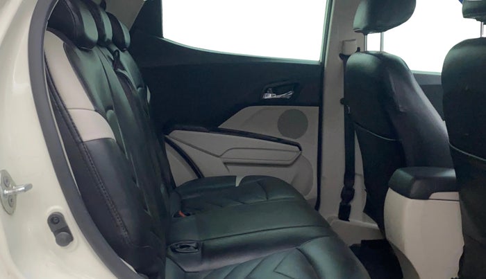 2022 Mahindra XUV300 W8 (O) 1.5 DIESEL, Diesel, Manual, 78,278 km, Right Side Rear Door Cabin