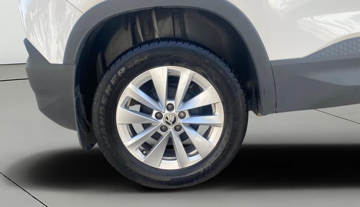 2025 Skoda Kylaq Signature AT, Petrol, Automatic, 9,569 km, Right Rear Wheel
