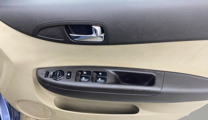 2013 Hyundai i20 MAGNA (O) 1.2, Petrol, Manual, 53,339 km, Driver Side Door Panels Control