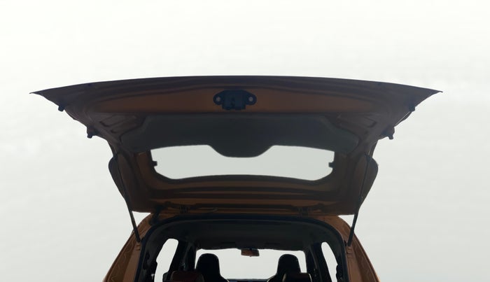 2022 Renault TRIBER RXZ, Petrol, Manual, 72,311 km, Boot Door Open