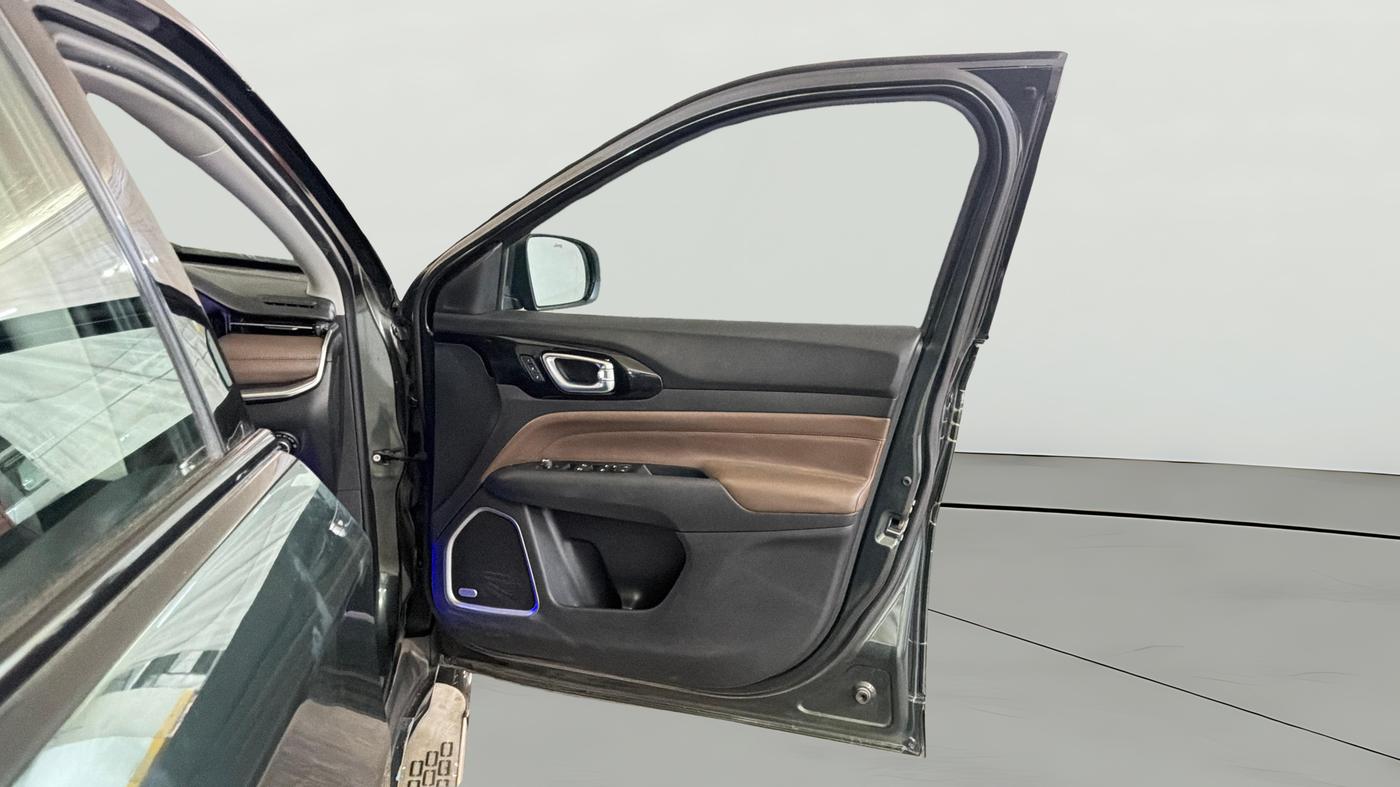 2022 Jeep MERIDIAN LIMITED (O) 4X2 AT, Diesel, Automatic, 32,586 km, RHS Front Door
