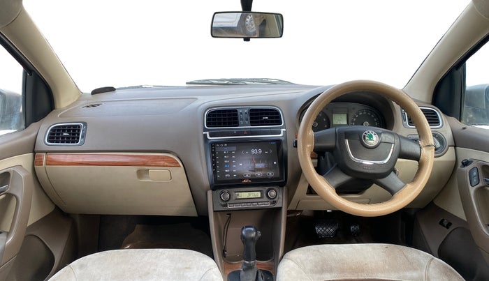 2012 Skoda Rapid ELEGANCE 1.6 MPI AT, Petrol, Automatic, 38,001 km, Dashboard