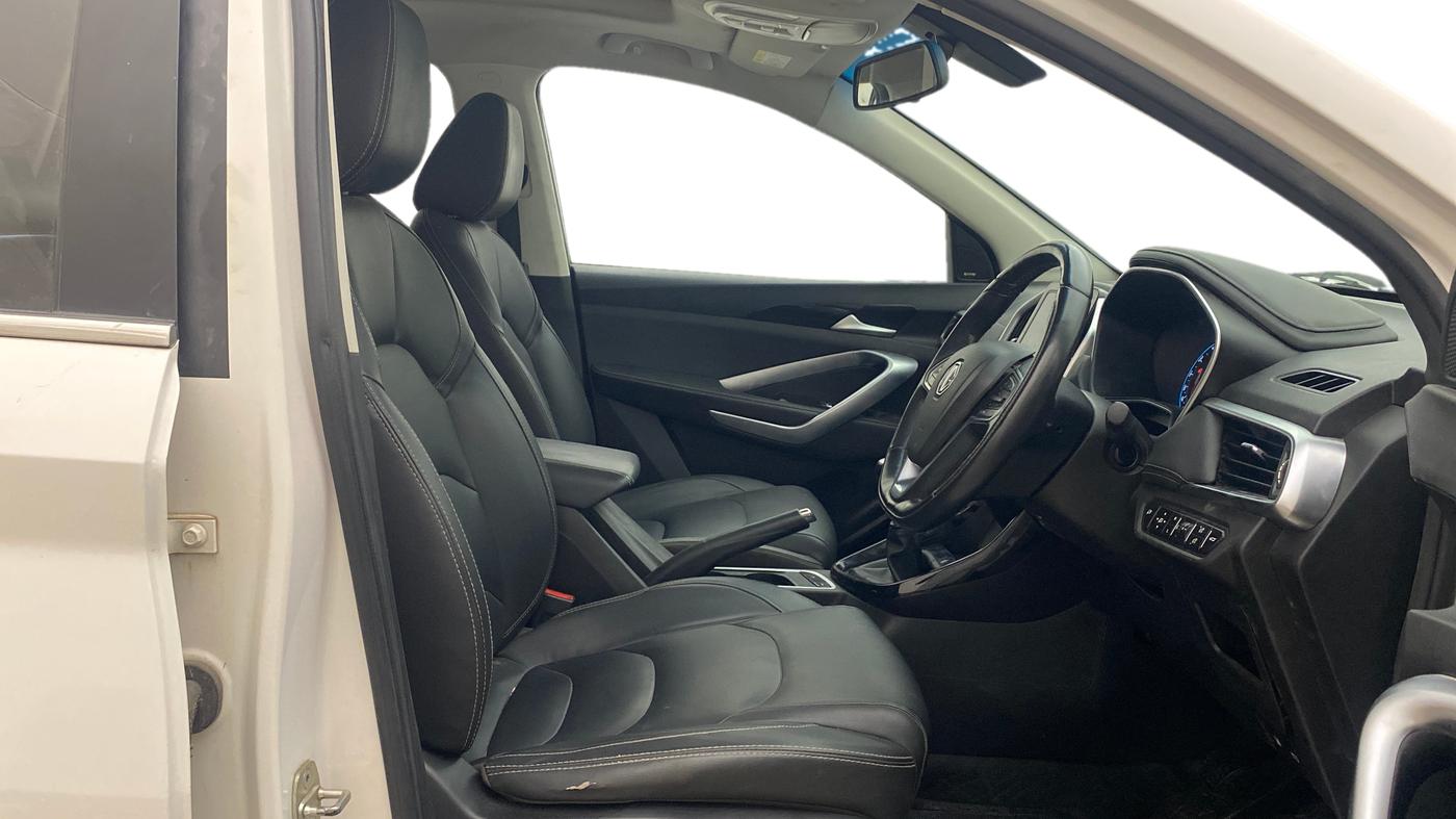 2019 MG HECTOR SHARP 2.0 DIESEL, Diesel, Manual, 1,18,426 km, Right Side Front Door Cabin