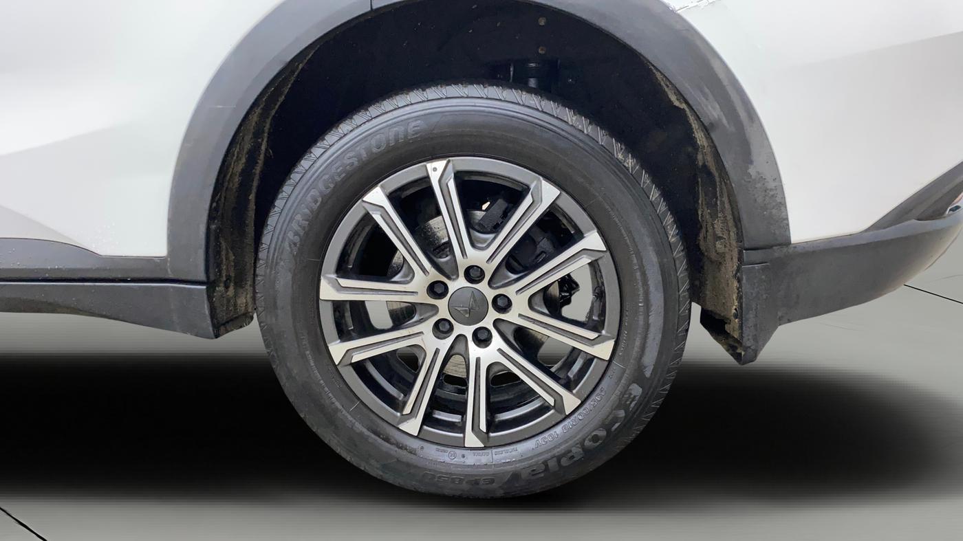 2022 Mahindra XUV700 AX 7 LUXURY D AT 7 STR, Diesel, Automatic, 43,313 km, Left Rear Wheel