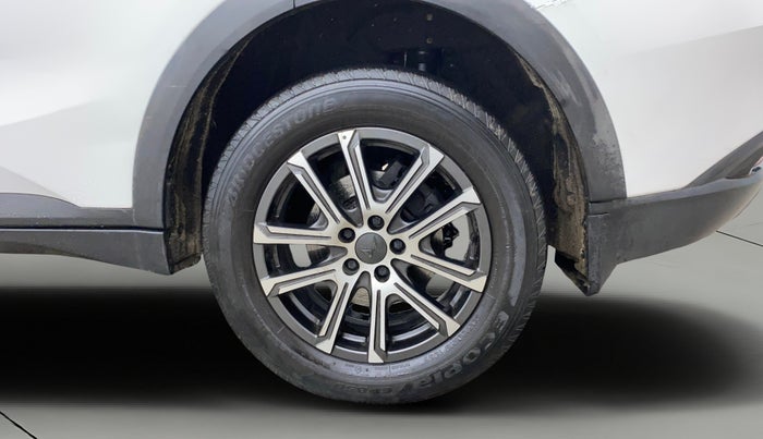 2022 Mahindra XUV700 AX 7 LUXURY D AT 7 STR, Diesel, Automatic, 43,313 km, Left Rear Wheel