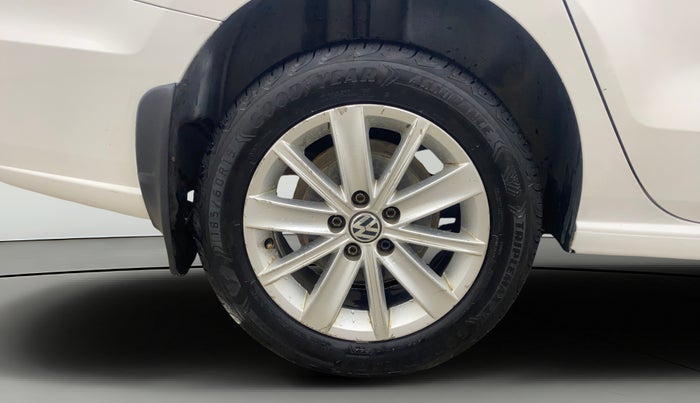 2016 Volkswagen Vento HIGHLINE DIESEL 1.5, Diesel, Manual, 1,19,043 km, Right Rear Wheel