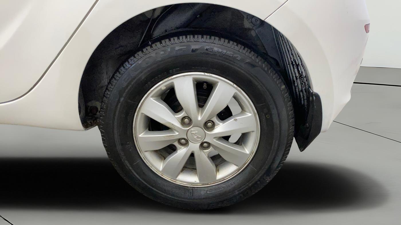 2014 Hyundai i20 SPORTZ 1.2, CNG, Manual, 63,655 km, Left Rear Wheel
