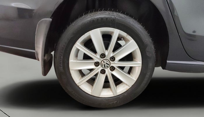 2016 Volkswagen Vento HIGHLINE 1.6 MPI, Petrol, Manual, 74,659 km, Right Rear Wheel