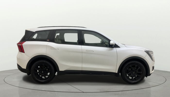 2022 Mahindra XUV700 AX 7 LUXURY D AWD AT 7 STR, Diesel, Automatic, 82,634 km, Right Side View