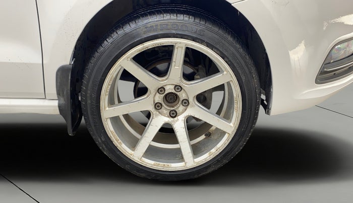 2016 Volkswagen Polo HIGHLINE1.2L, Petrol, Manual, 97,298 km, Right Front Wheel