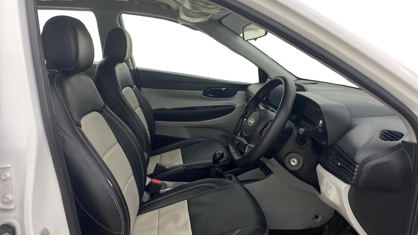 2024 Hyundai NEW I20 MAGNA 1.2 MT, Petrol, Manual, 34,676 km, Right Side Front Door Cabin