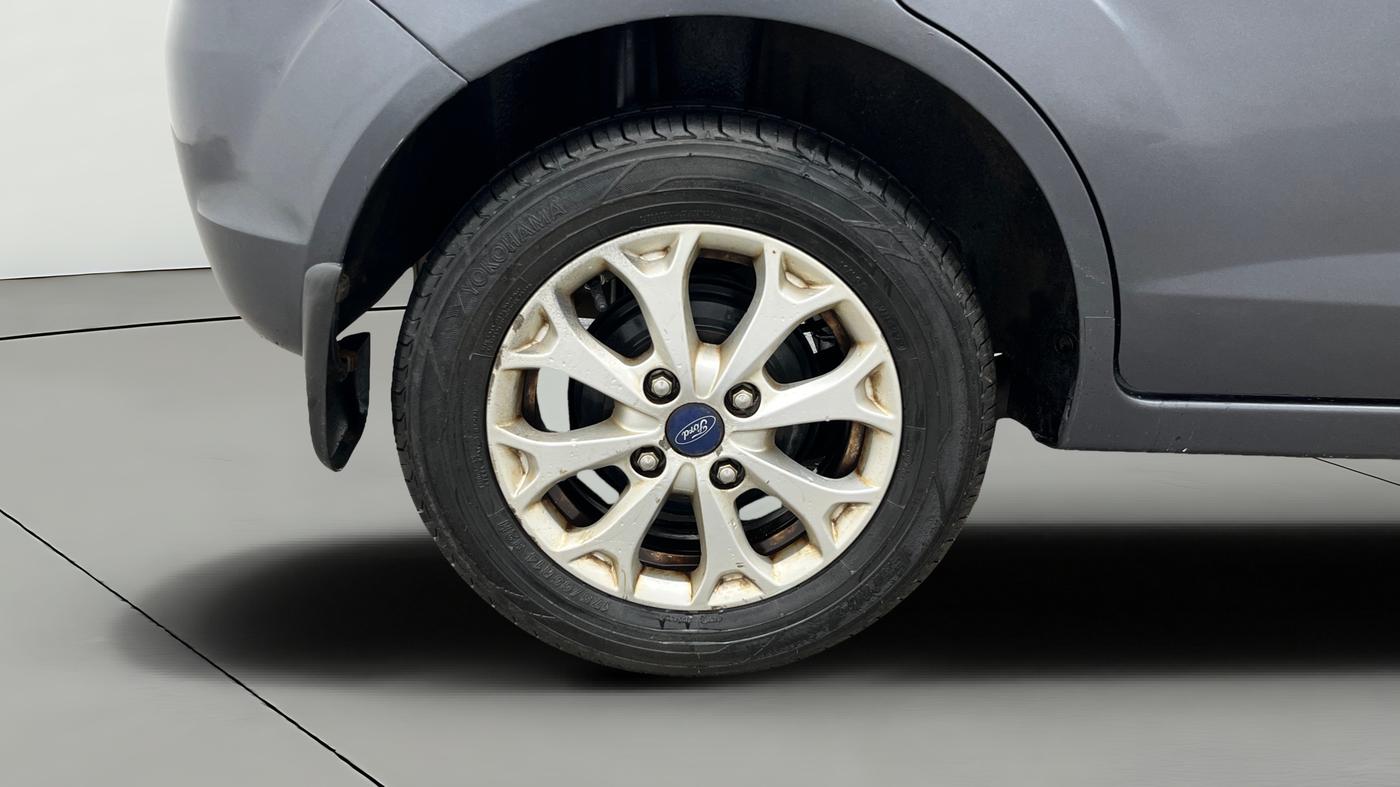 2013 Ford Figo TITANIUM 1.2 PETROL, Petrol, Manual, 41,462 km, Right Rear Wheel