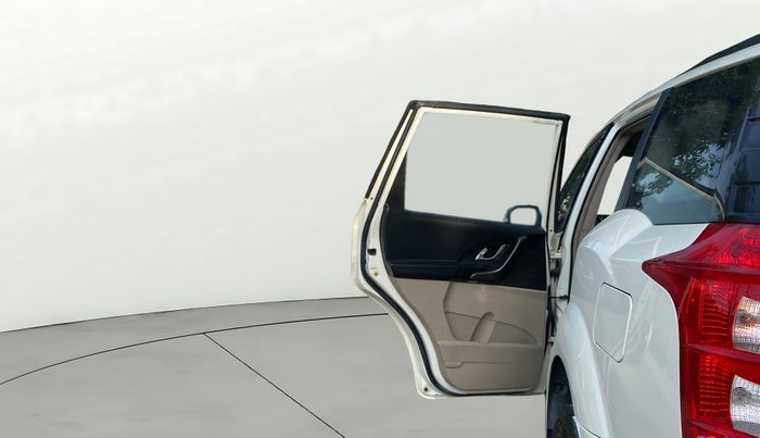 2017 Mahindra XUV500 W6, Diesel, Manual, 88,820 km, LHS Rear Door