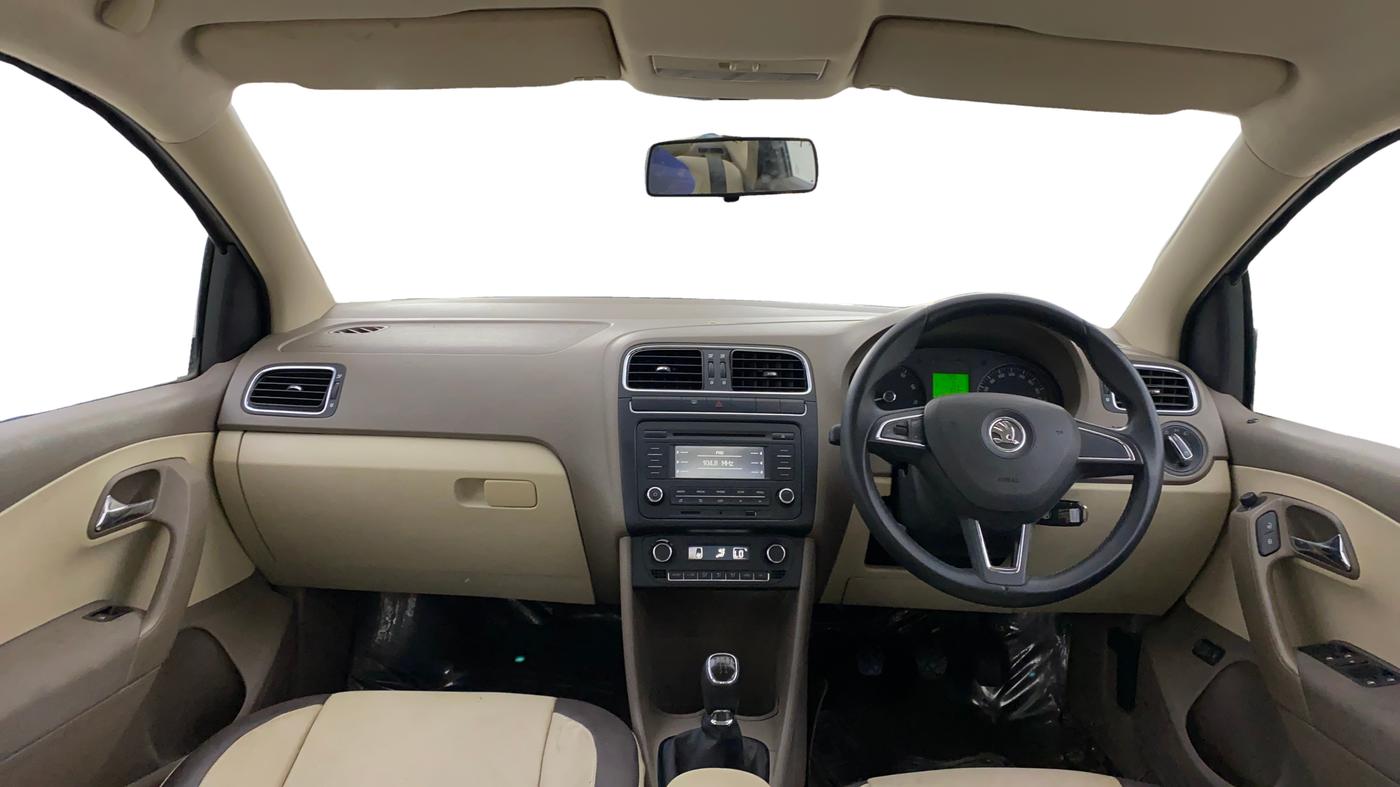 2013 Skoda Rapid ELEGANCE 1.6 MPI MT, Petrol, Manual, 11,180 km, Dashboard