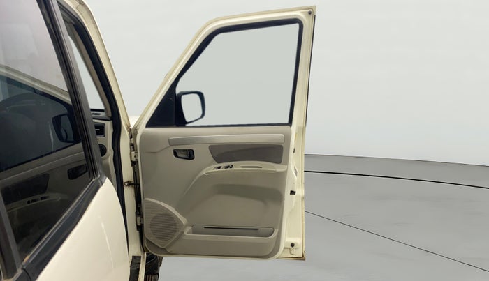 2016 Mahindra Scorpio S10 AT, Diesel, Automatic, 1,41,218 km, RHS Front Door