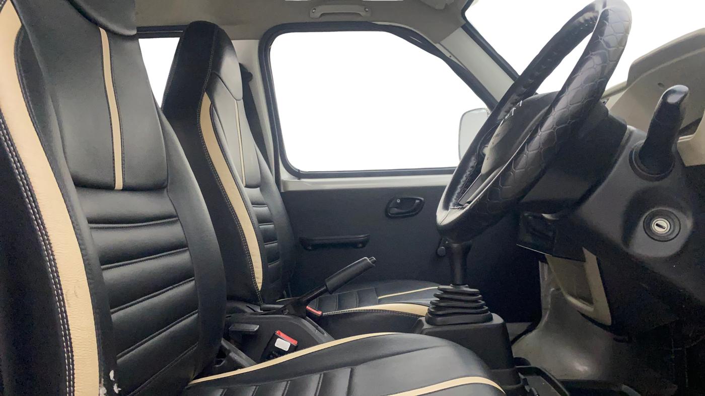 2023 Maruti Eeco 5 STR AC, Petrol, Manual, 29,009 km, Right Side Front Door Cabin