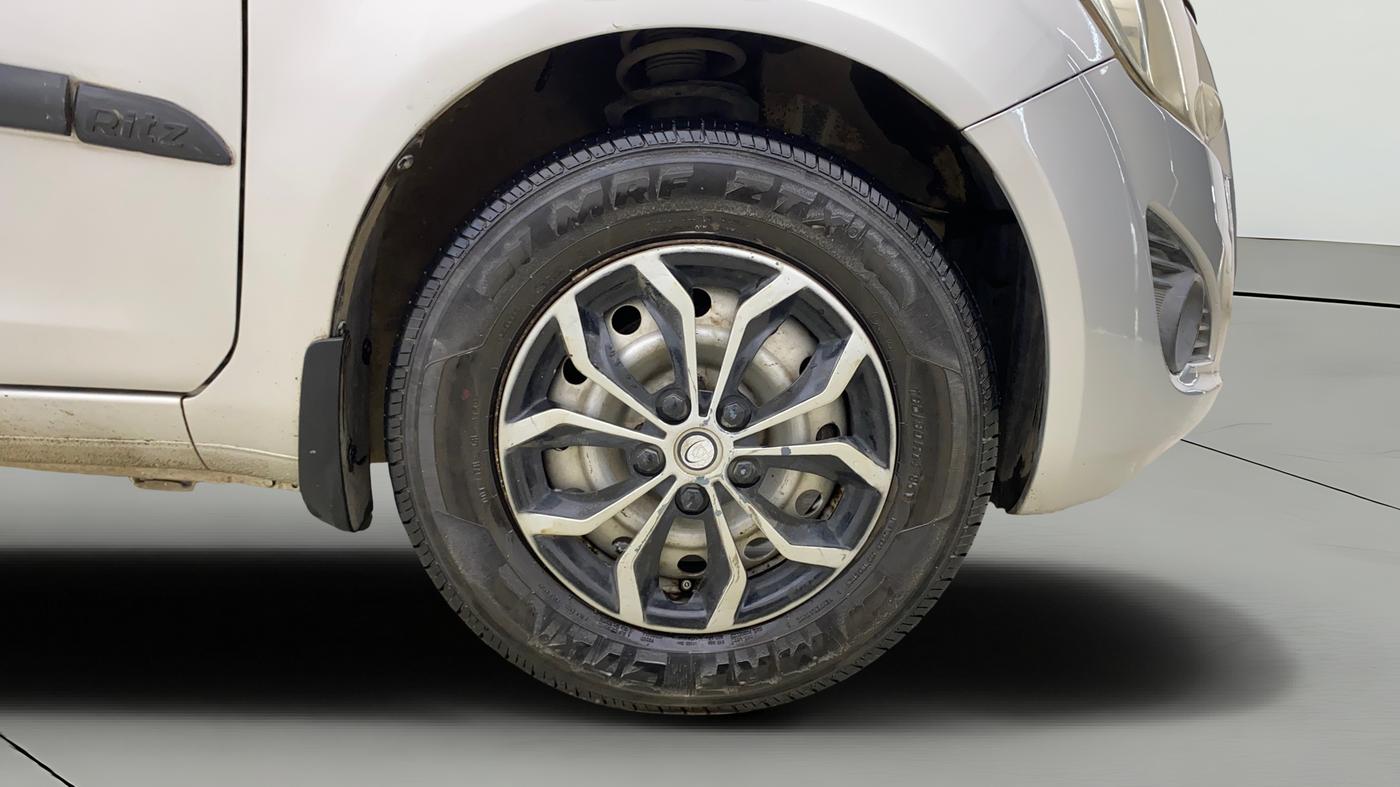 2013 Maruti Ritz LXI, Petrol, Manual, 29,550 km, Right Front Wheel