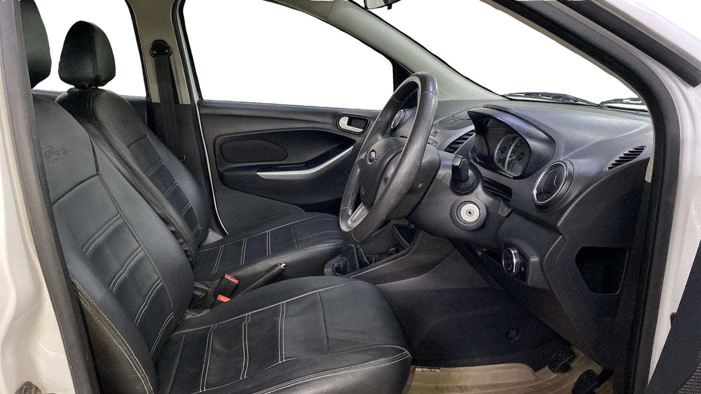2017 Ford New Figo TITANIUM 1.2 PETROL MT, Petrol, Manual, 34,711 km, Right Side Front Door Cabin