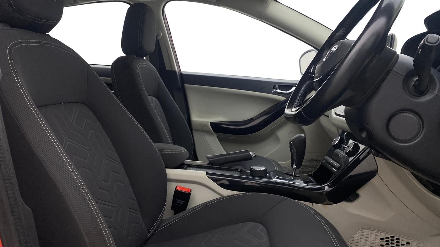 2022 Tata NEXON XZA PLUS (O) PETROL, Petrol, Automatic, 25,873 km, Right Side Front Door Cabin