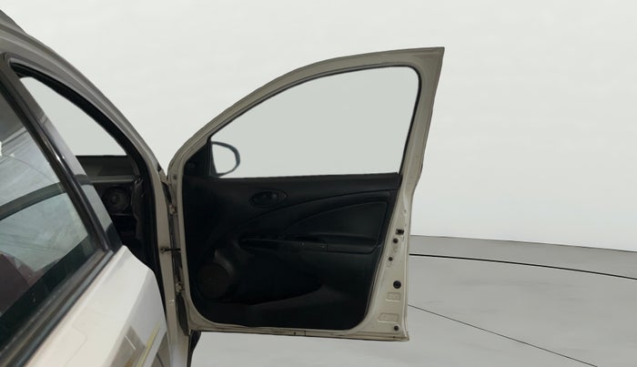 2014 Toyota Etios CROSS 1.2 G, Petrol, Manual, 63,797 km, RHS Front Door