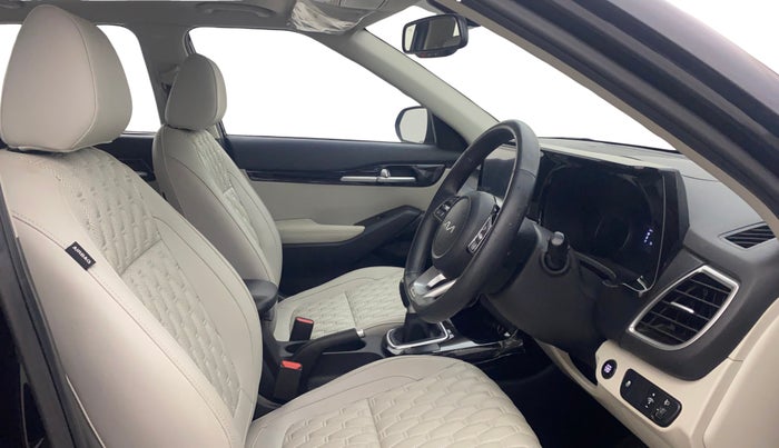 2023 KIA SELTOS HTX PETROL 1.5, Petrol, Manual, 30,582 km, Right Side Front Door Cabin