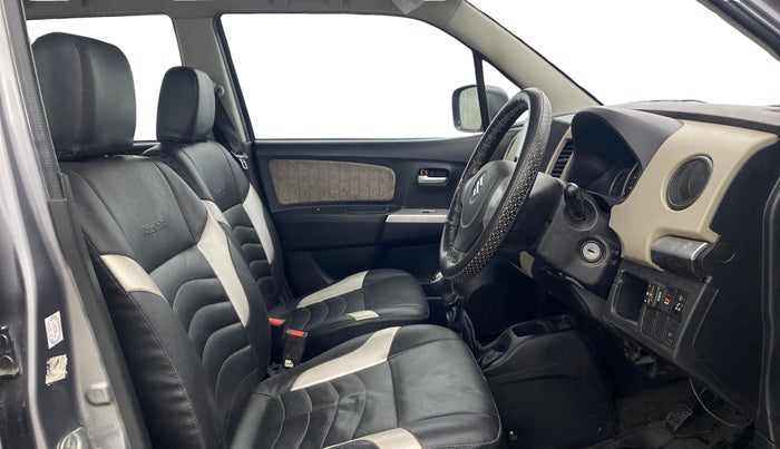 2016 Maruti Wagon R 1.0 VXI, CNG, Manual, 77,273 km, Right Side Front Door Cabin