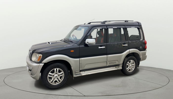 2013 Mahindra Scorpio VLX 2WD AIRBAG, Diesel, Manual, 1,44,881 km, Left Front Diagonal