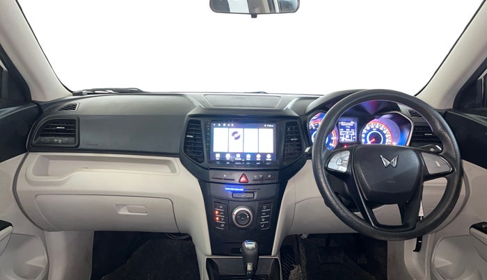 2023 Mahindra XUV300 W6 1.2 PETROL AMT, Petrol, Automatic, 39,599 km, Dashboard