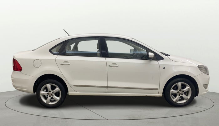 2014 Skoda Rapid ELEGANCE 1.6 MPI MT, Petrol, Manual, 1,07,359 km, Right Side View
